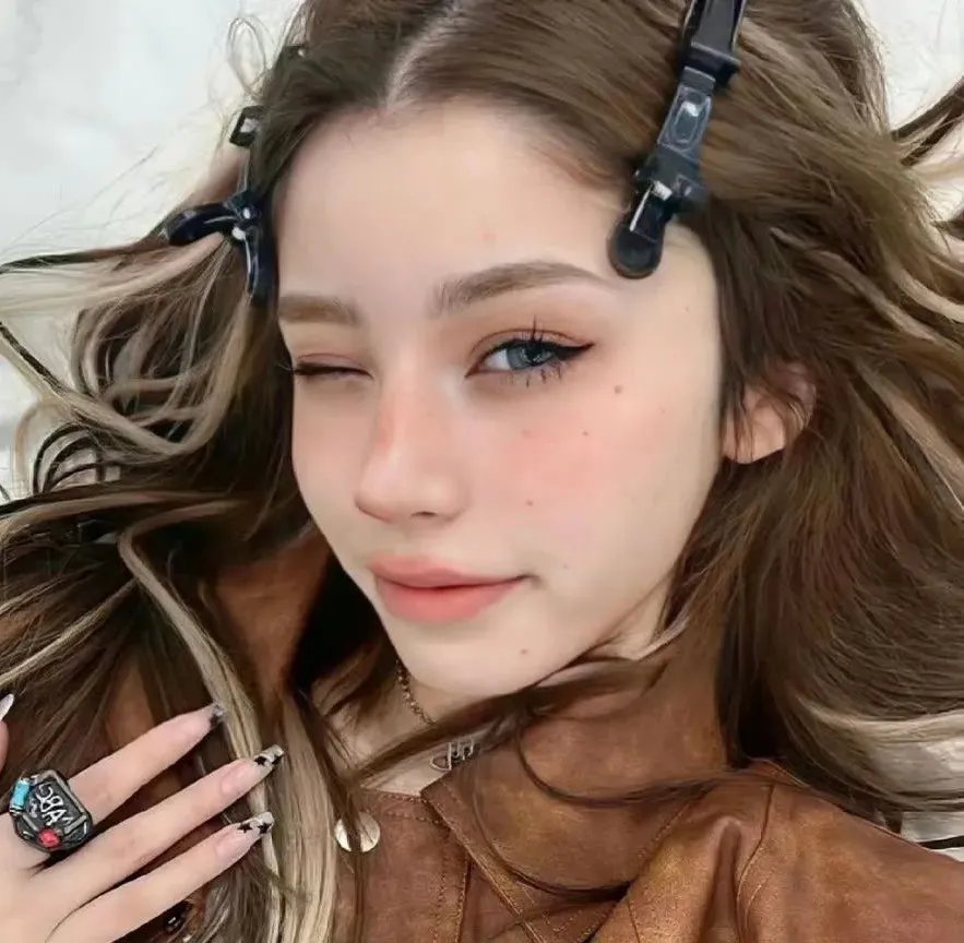 新历尽沧桑一美人
